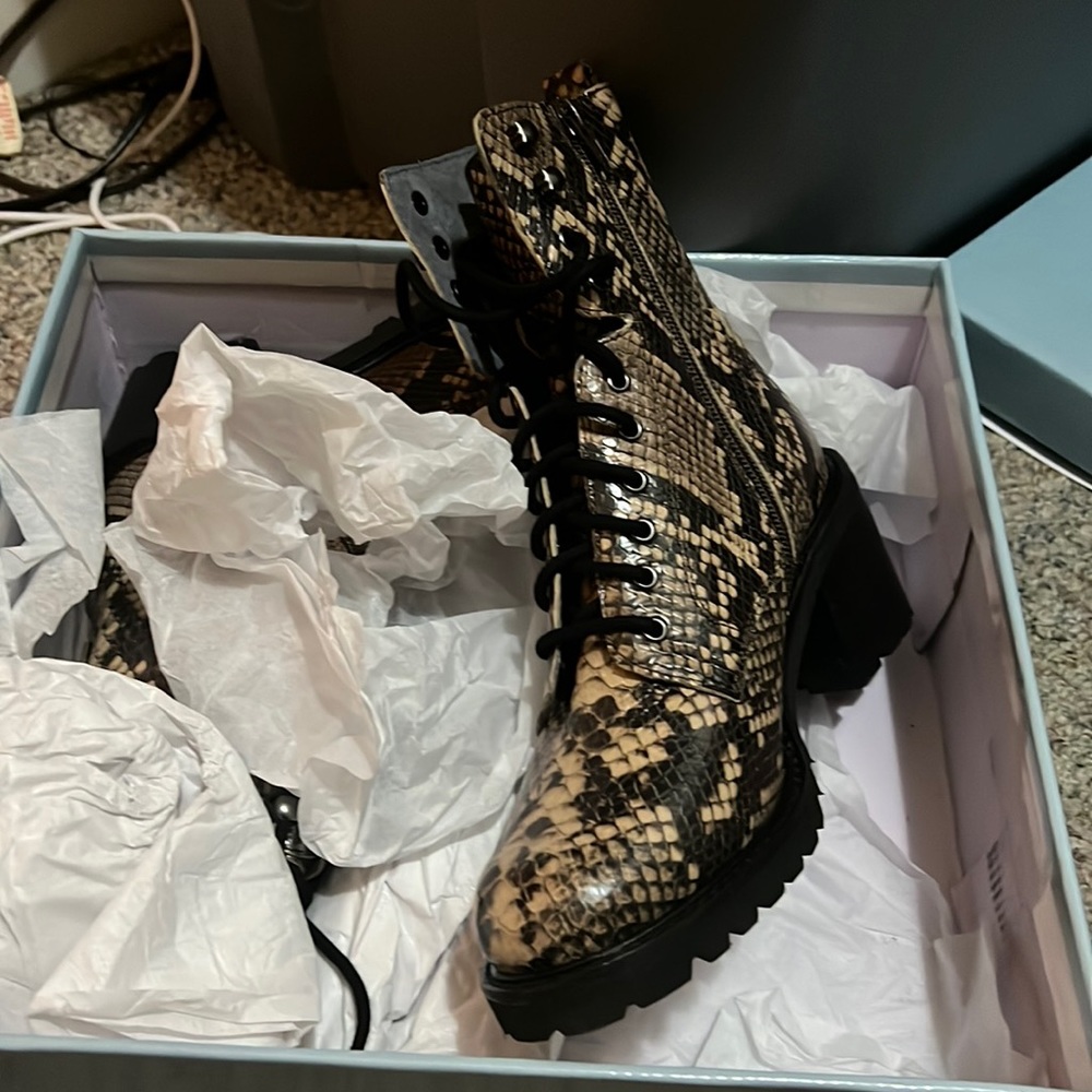 New never wore size 6.5